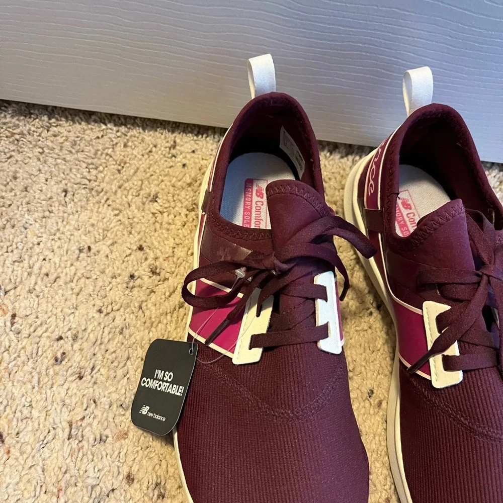 NWT New Balance Burgundy Athletic Shoes SIZE 9.5 SO COMFORTABLE - Picture 3 of 5